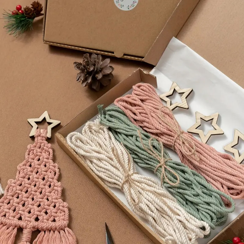 (6-tlg. Set) DIY Makramee Weihnachtsbaum Anhänger Boho Deko Bastel Zubehör inkl. Holz Stern - Lachs / Grün / Weiss