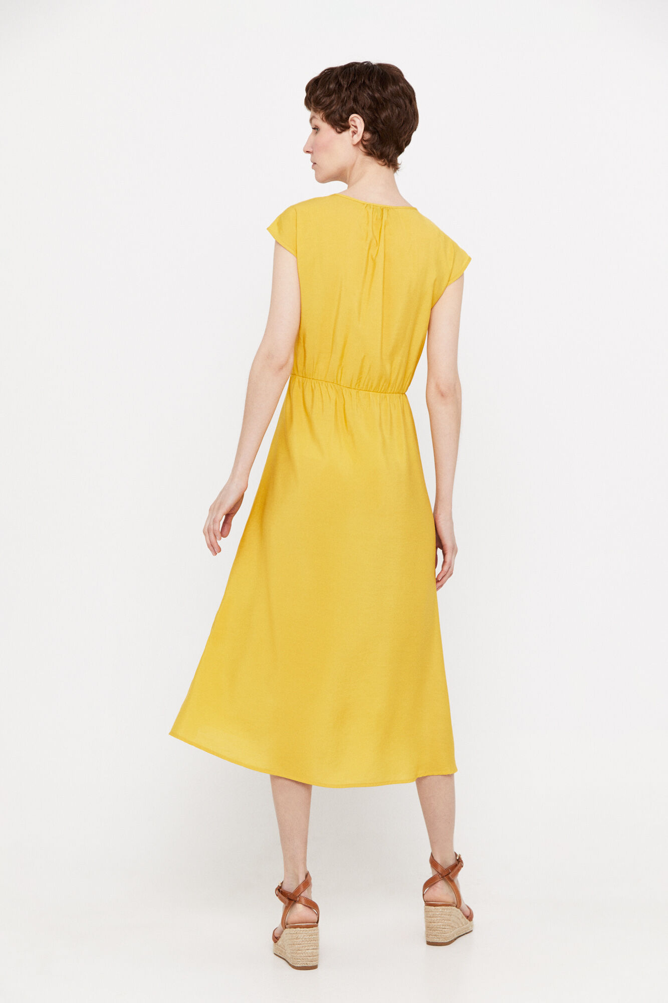Vestido com amarração na cintura - Amarelo