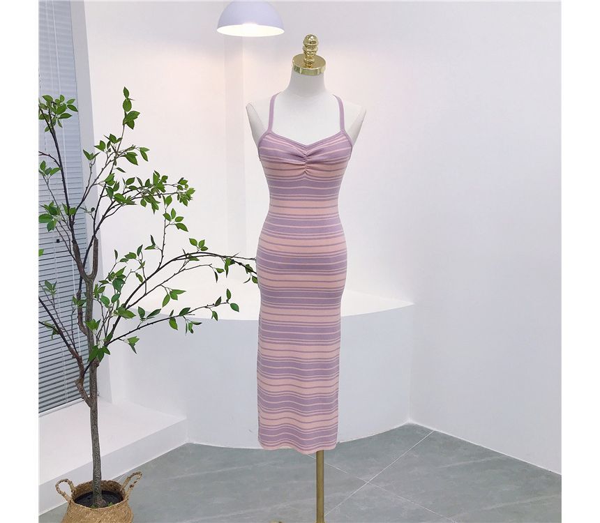 YUNBO - Halter gestreepte gebreide midi-schedejurk
