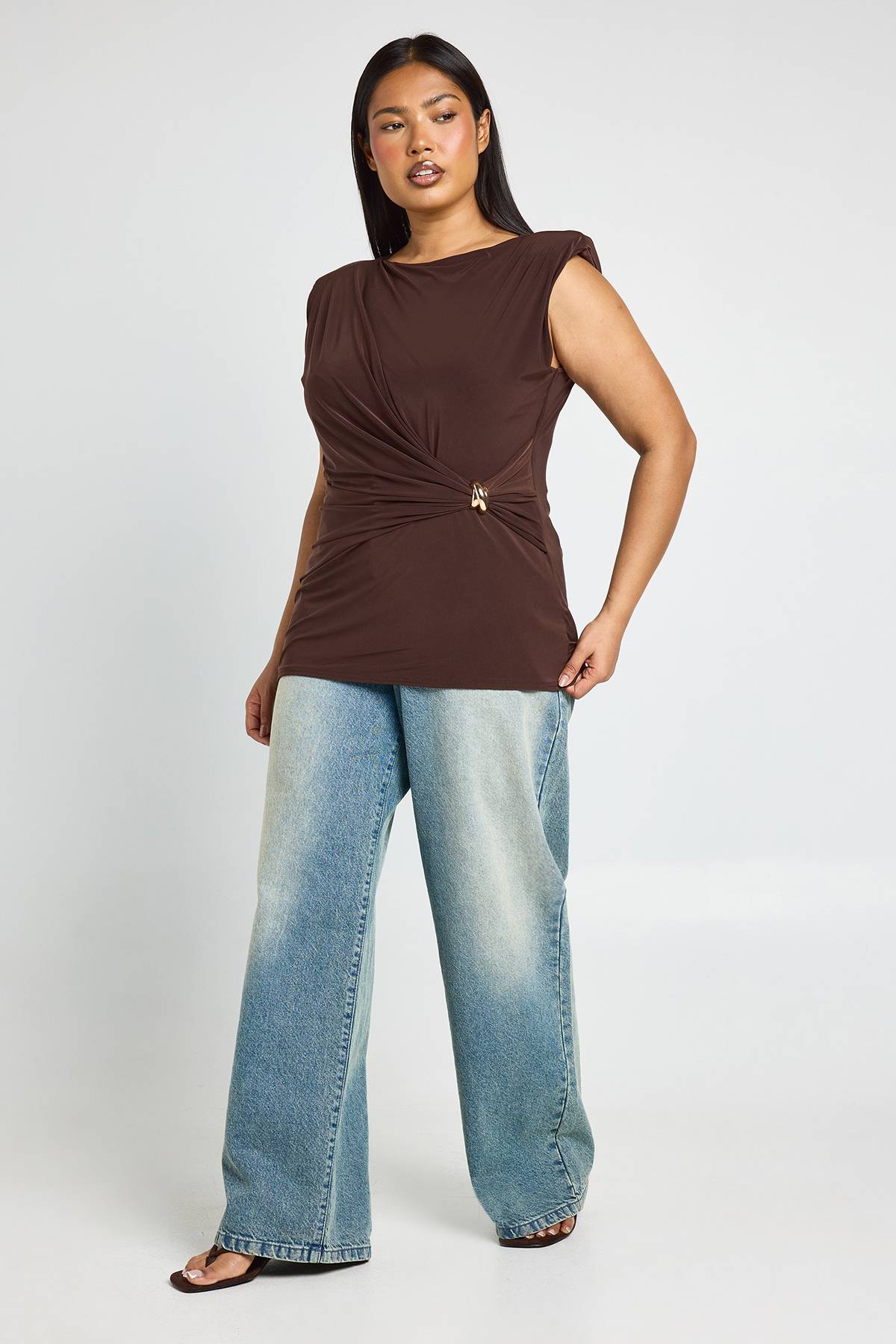 boohoo Haut Grande Taille À Drapé Avec Détail De Bordure