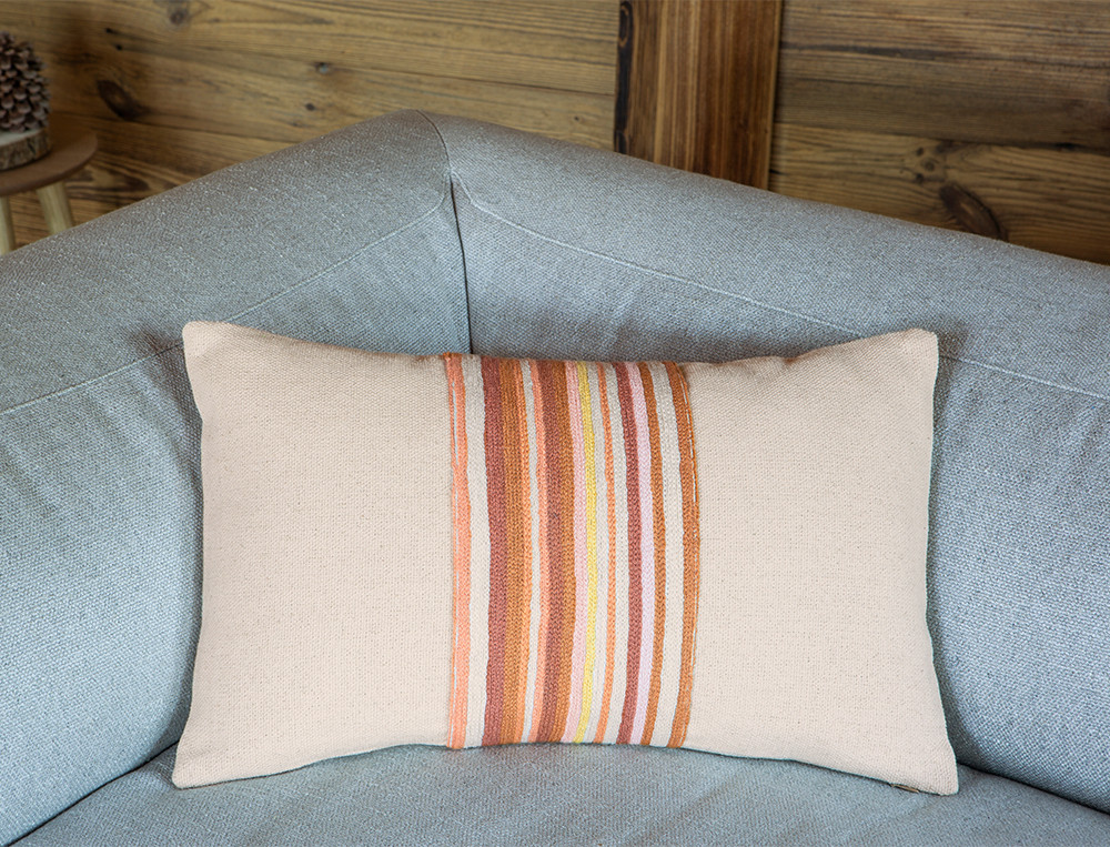 Coussin brodé rayures-Au sommet