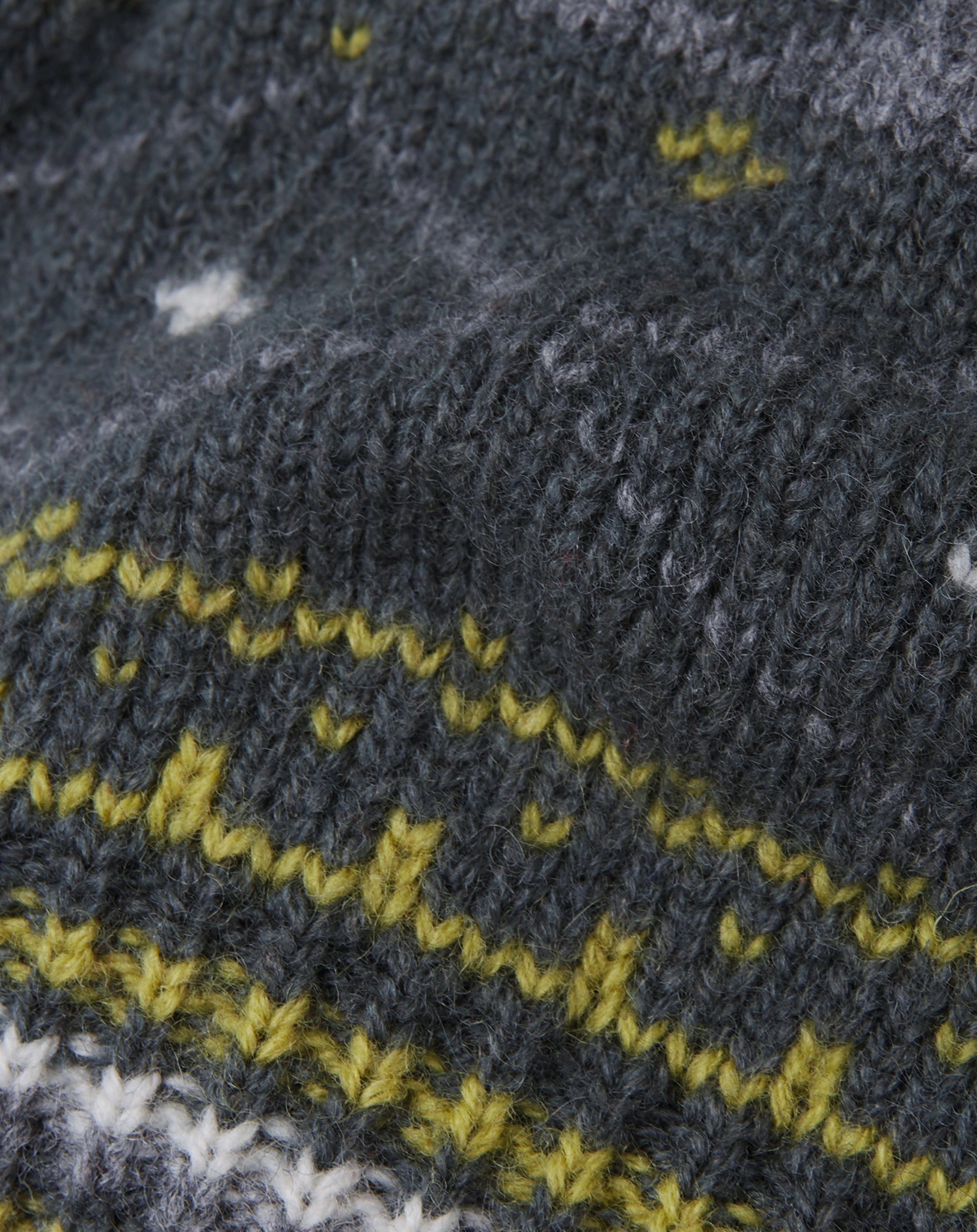 Woll-Strickmütze POHJOINEN mit Bommel in thyme green