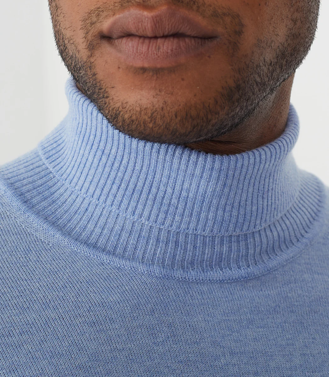 Pull col roulé bleu ciel 