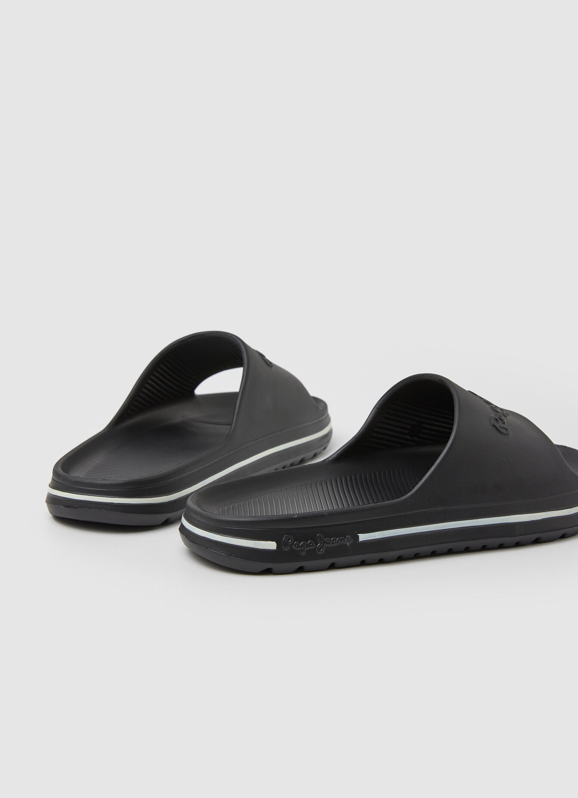 Chinelo de praia estilo slide - preto