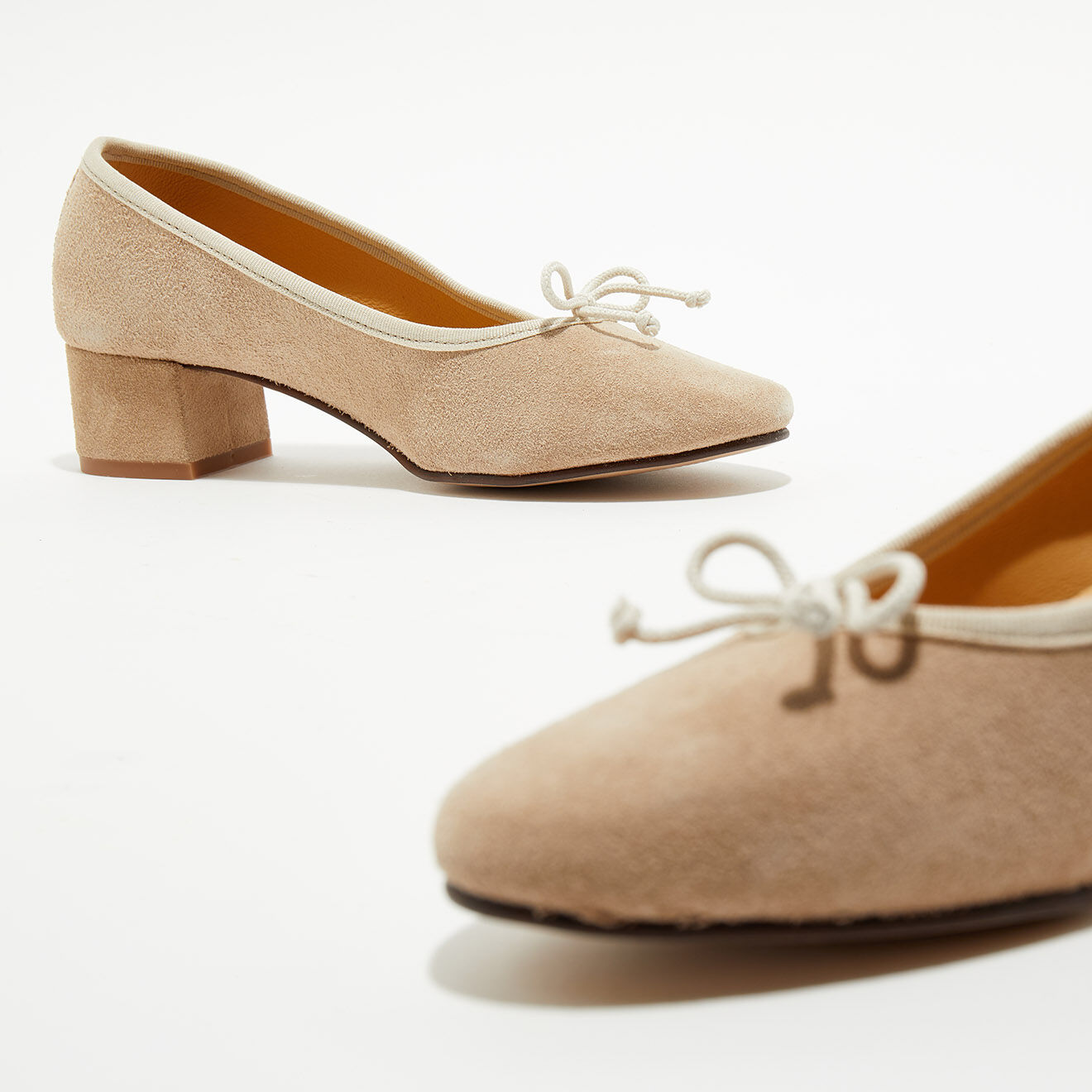 Quartier Latin Ballerines trotters en Velours de Cuir Diane beiges - Talon 4 cm