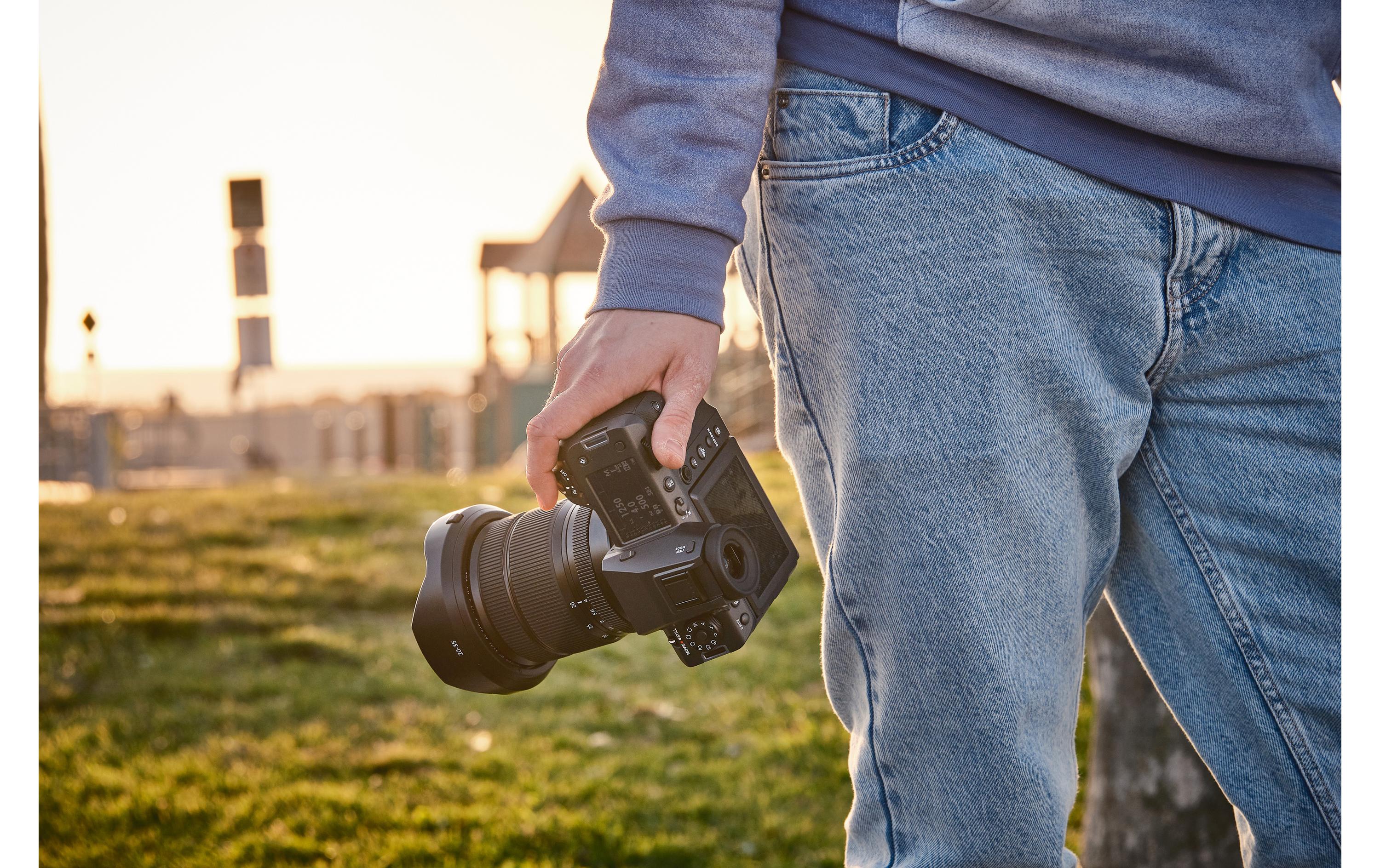 Fotokamera GFX 100 II<br>Flaggschiffmodell mit dem neu entwickelten 102-MP-Hochgeschwindigkeitssensor GFX 102 Mpx CMOS II HS und dem X-Prozessor 5