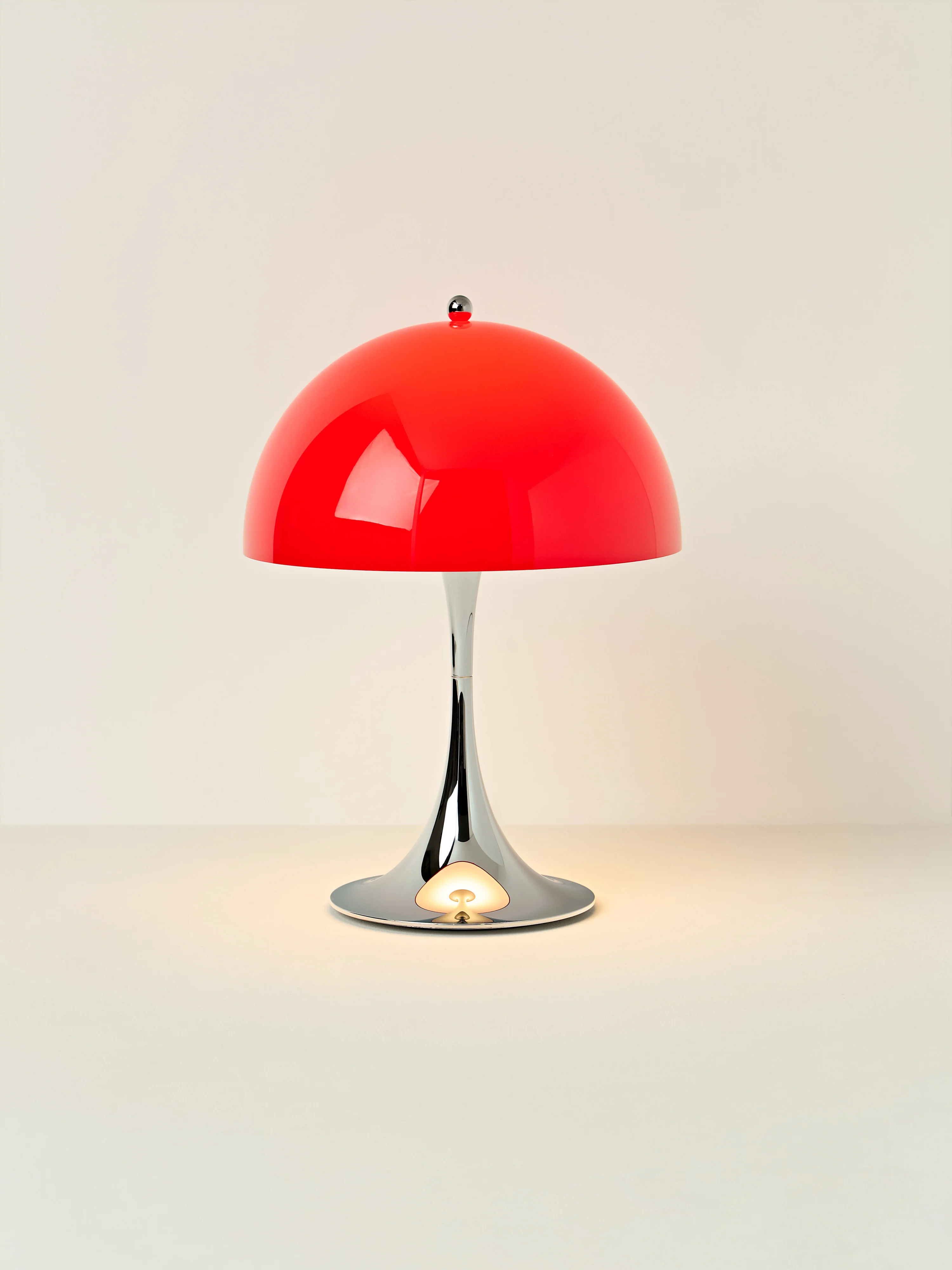 Draagbare dimbare LED-tafellamp Panthella 250, design Verner Panton