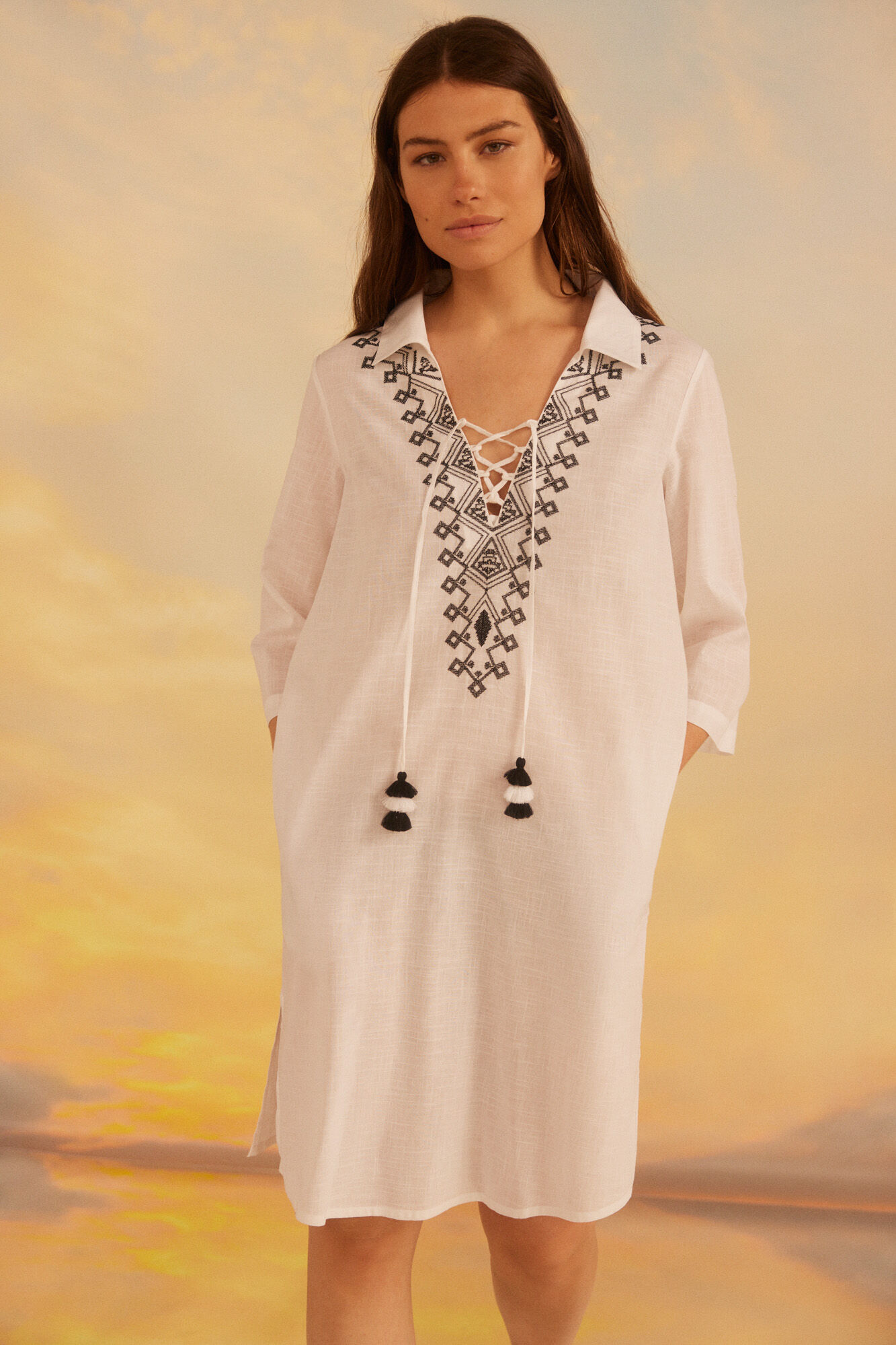 Caftan com bordado no peito - Branco