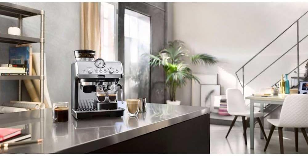 De'Longhi La Specialista Arte EC9155.MB, Machine Expresso Manuelle, Moulin intégré avec 8 finesses de mouture, Contrôle Actif de la Température, Buse vapeur MyLatte Art, Métal/Noir [Classe énergétique A+]