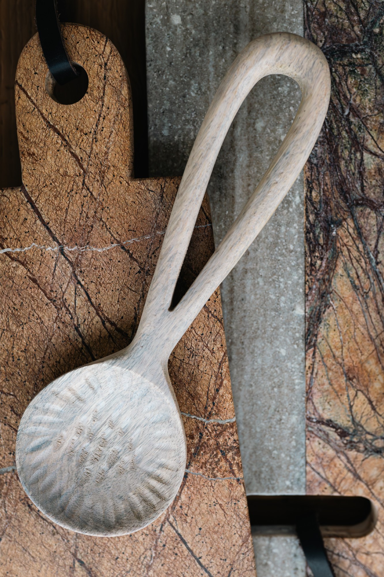 Holzlöffel-Duo aus Mangoholz, L 24 cm, B 8 cm, H 1,5 cm von fischer's lagerhaus