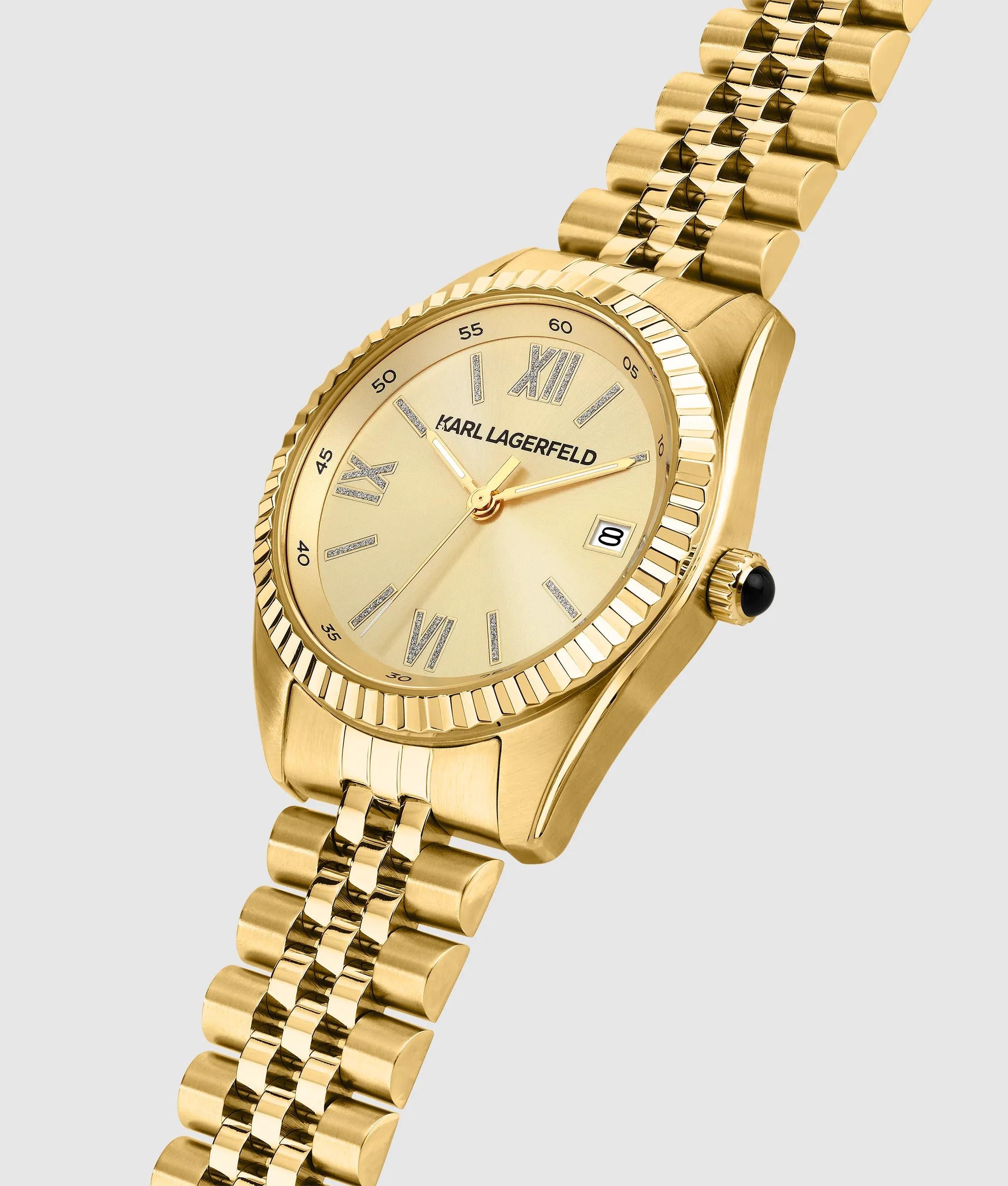 Set van een rond logo horloge en een armband met hartbedel