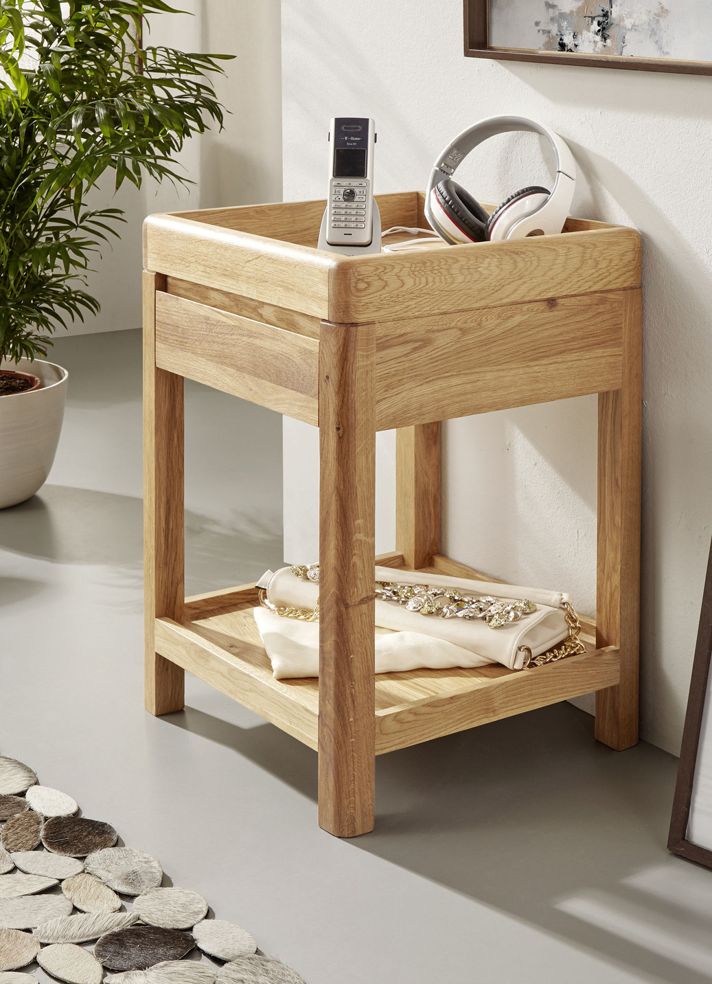 Tisch aus geöltem Massivholz