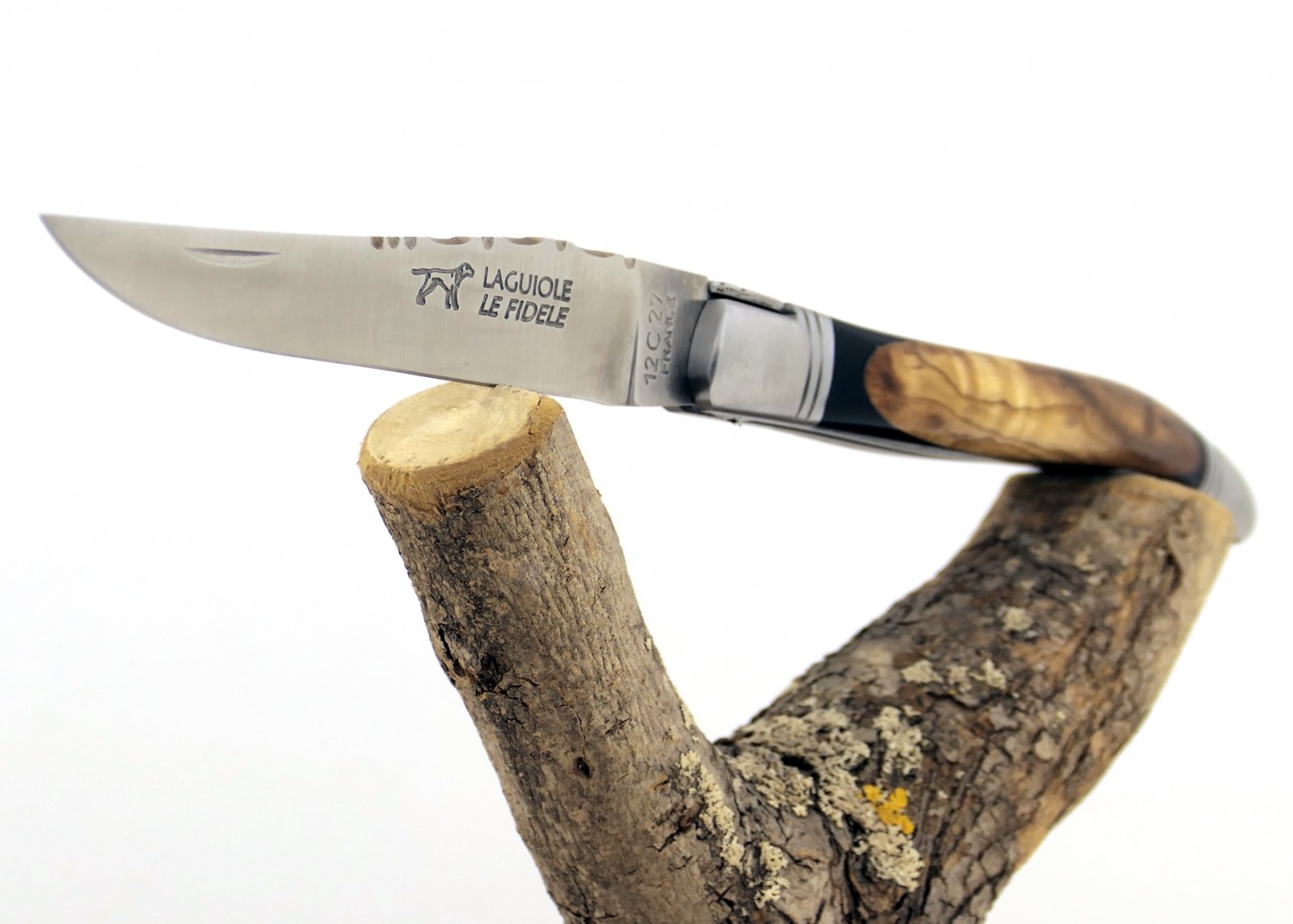 Couteau Laguiole bombé avec un manche en Ebène et olivier et mitres inox
