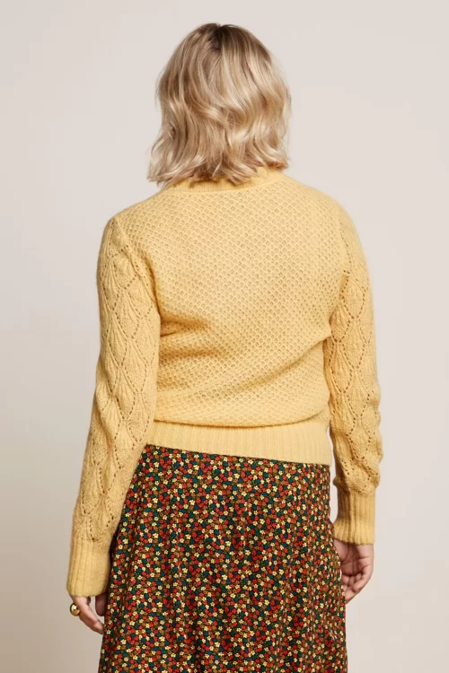 King Louie Jeannie Yoke Farfalle Sweater in pebble geel