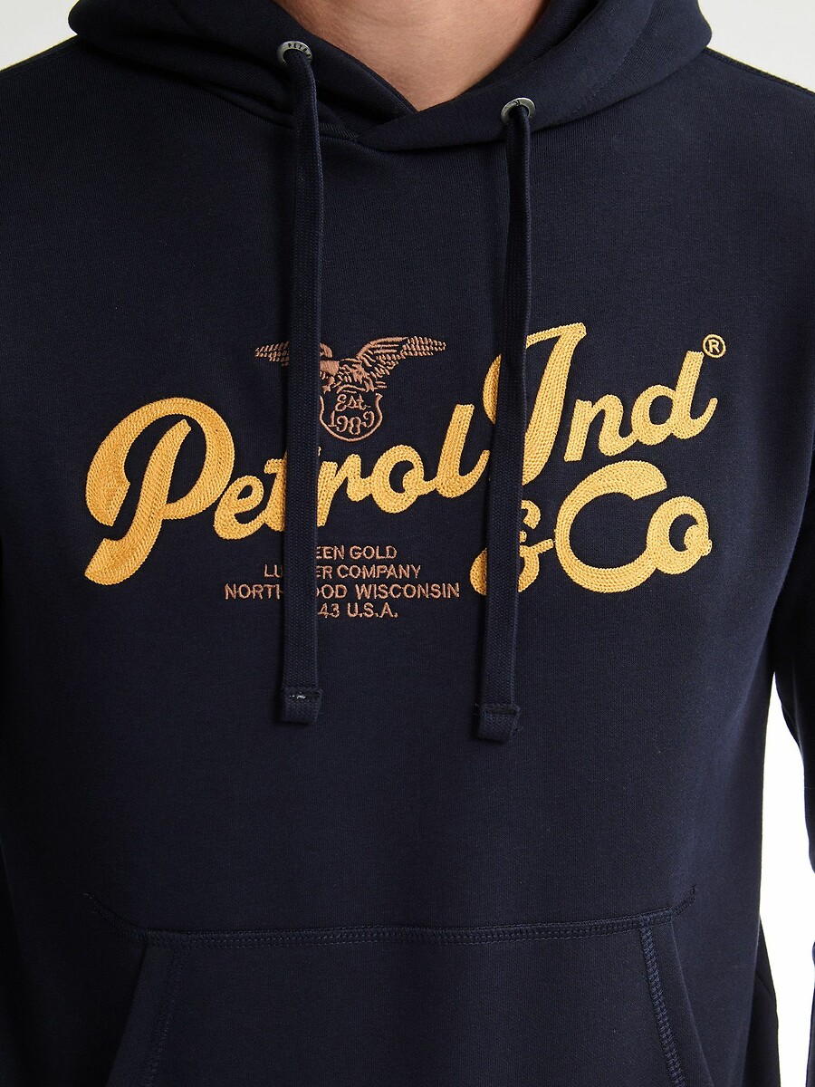 INDÚSTRIAS PETROLÍFERAS<br>Moletom com Capuz Estampado