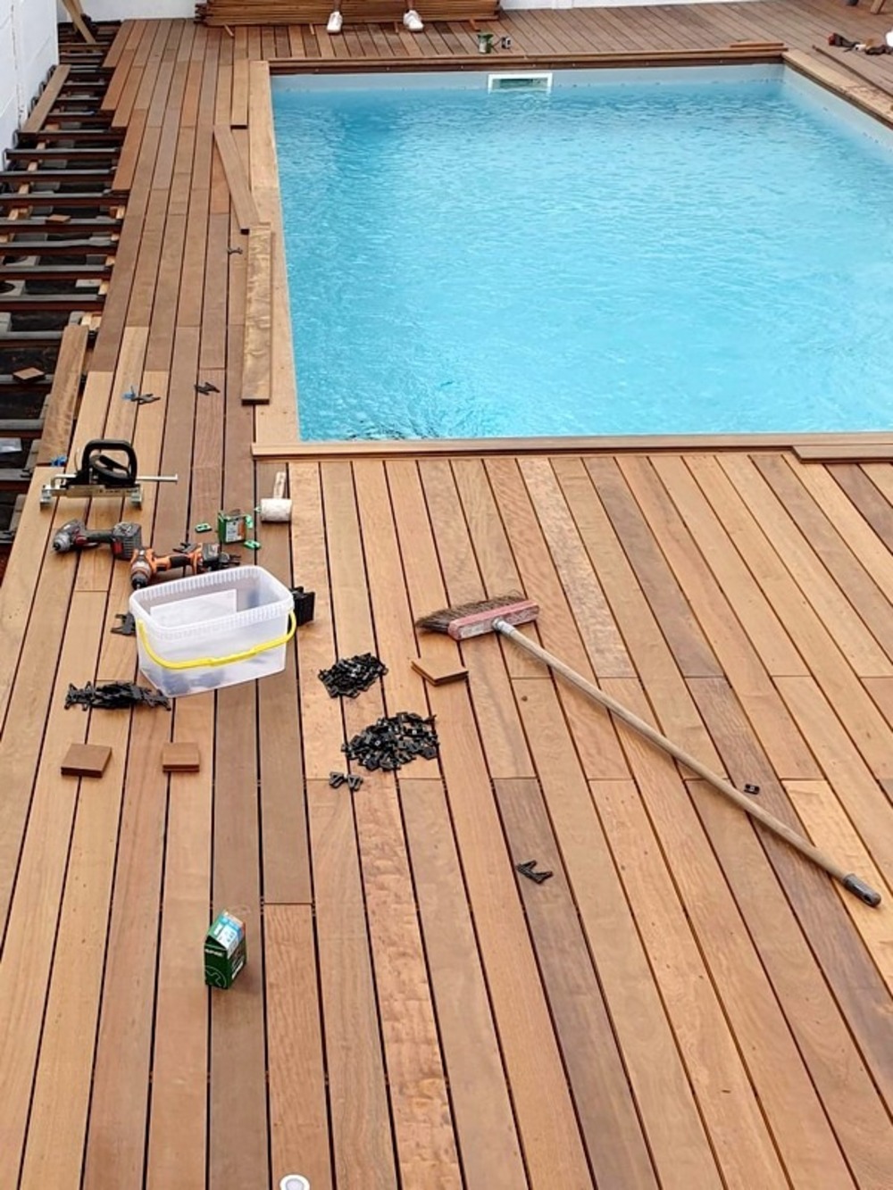 Pack complet 10m² lame de terrasse itauba lx1850mm avec clips, lambourde, cale de ventilation, plot pvc, bande bitumineuse