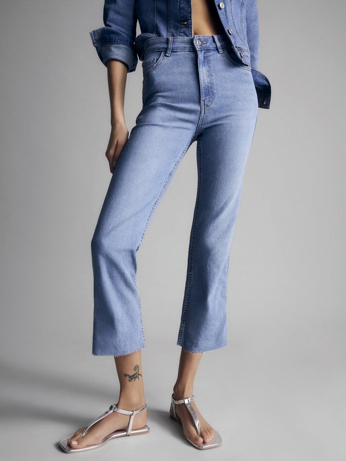 Calça jeans flare curta - Azul claro