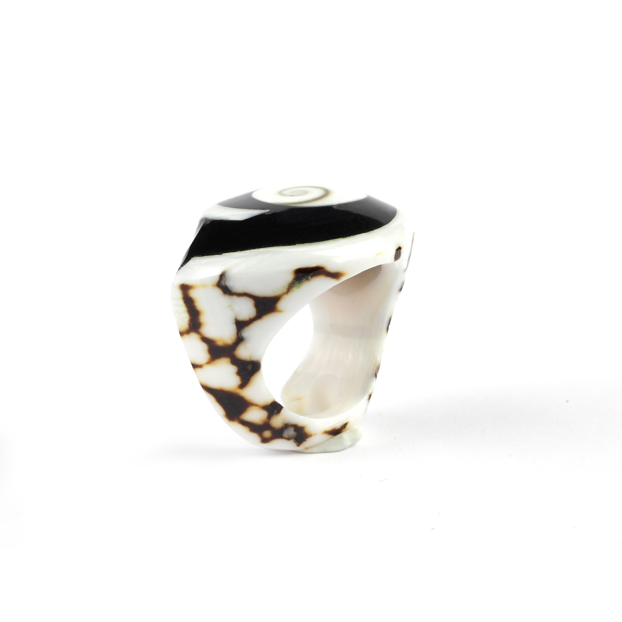 Ring aus Tigermuschel braun-weiß, T 3 cm, B 3 cm, H 4 cm günstig bestellen
