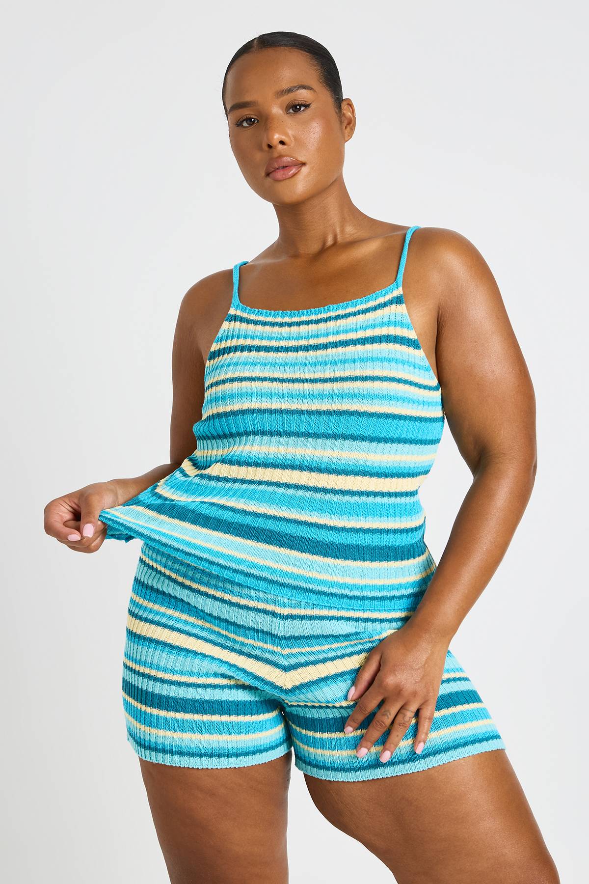 boohoo Short De Plage En Maille Rayée Grande Taille