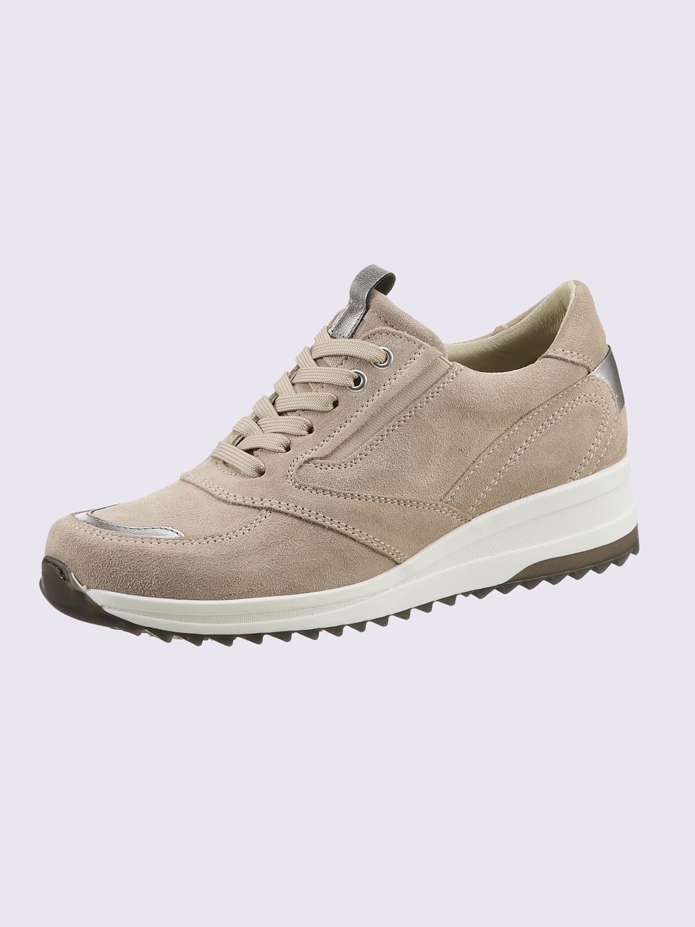 Baskets cuir velours de vache.