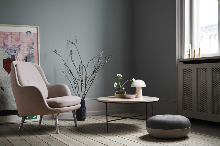 Fritz Hansen Night Owl tafellamp smokey wit gelakt essenhout