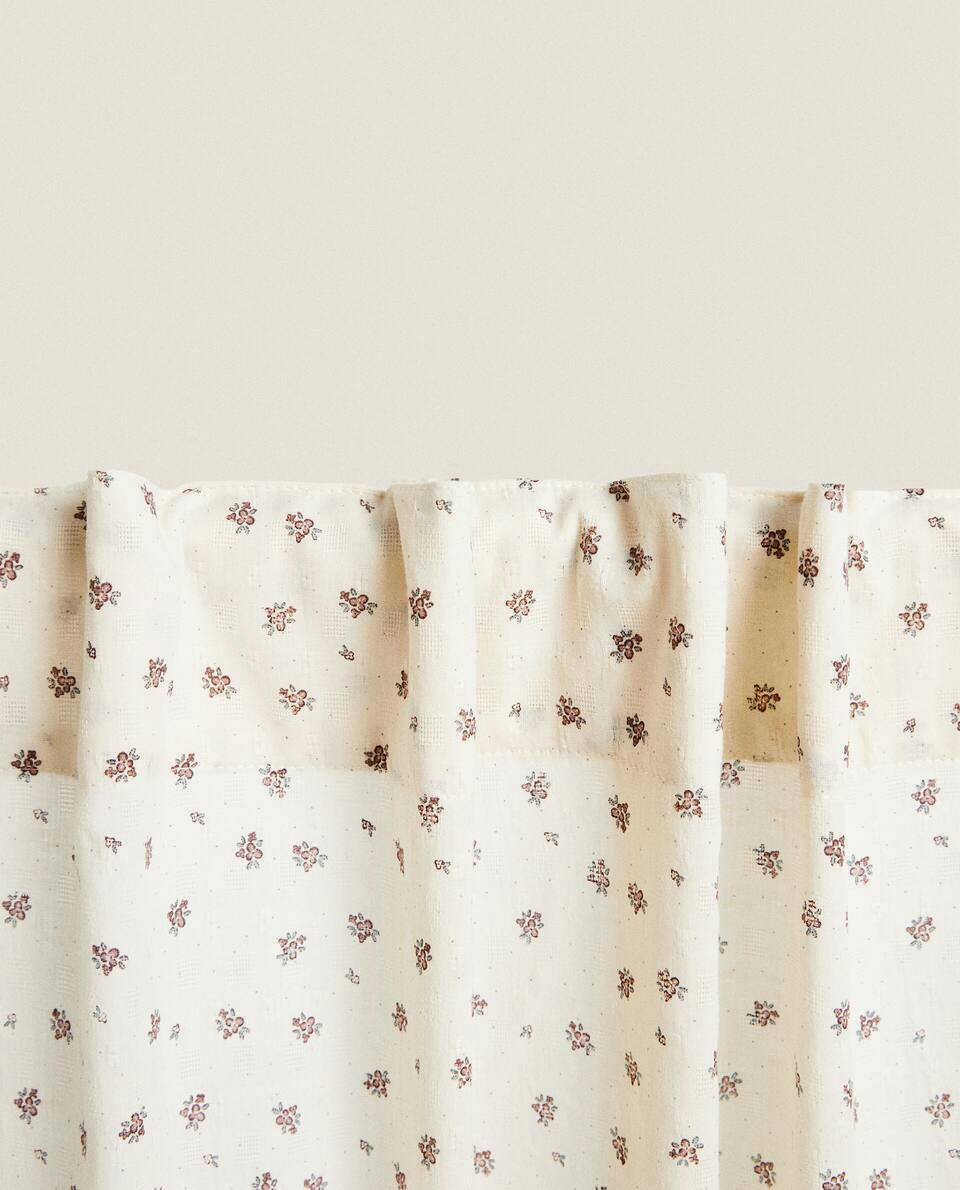 CORTINA FLORAL COM BORDA ONDULADA