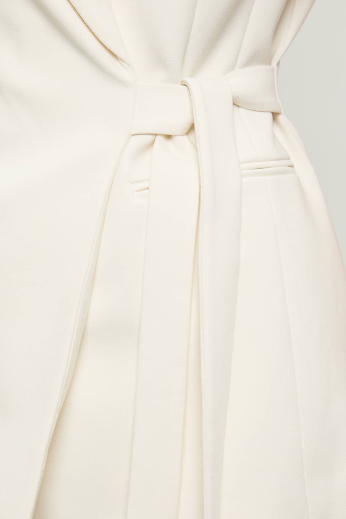 KarenMillen Gilet Ajusté En Tissu Stretch Compact Avec Lien À Nouer À La Taille