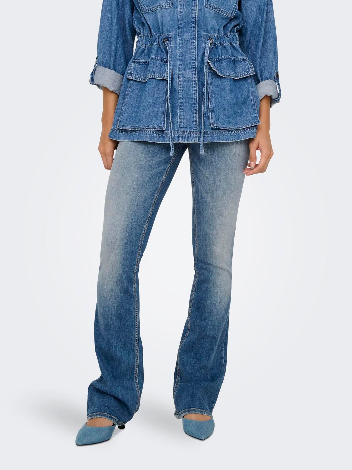 ONLBLUSH Mittlere Taille Ausgestellt Jeans Medium Blue Denim