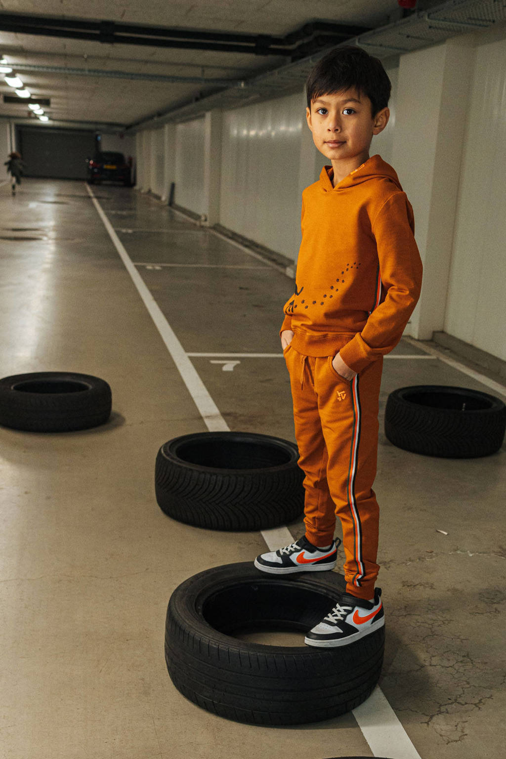 TYGO & vito slim fit joggingbroek Bas met zijstreep kleibruin