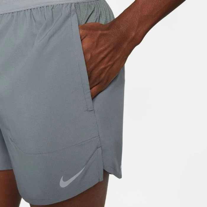 Nike Herre Shorts Dri-Fit Stride 5 Inch Brief-Lined Shorts Grå
