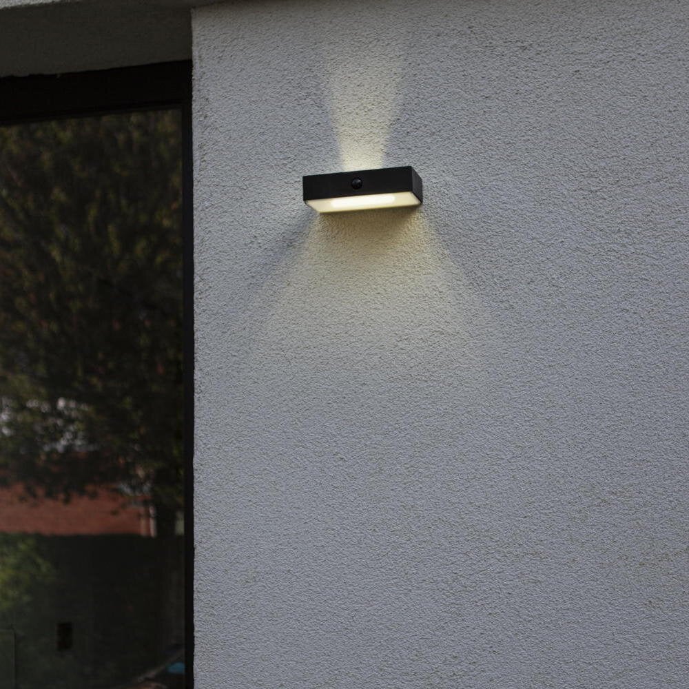 Slimme LED-zonnewandlamp Fadi in matzwart, 2 x 2,5 W, 800 lm, IP54 met bewegingsmelder