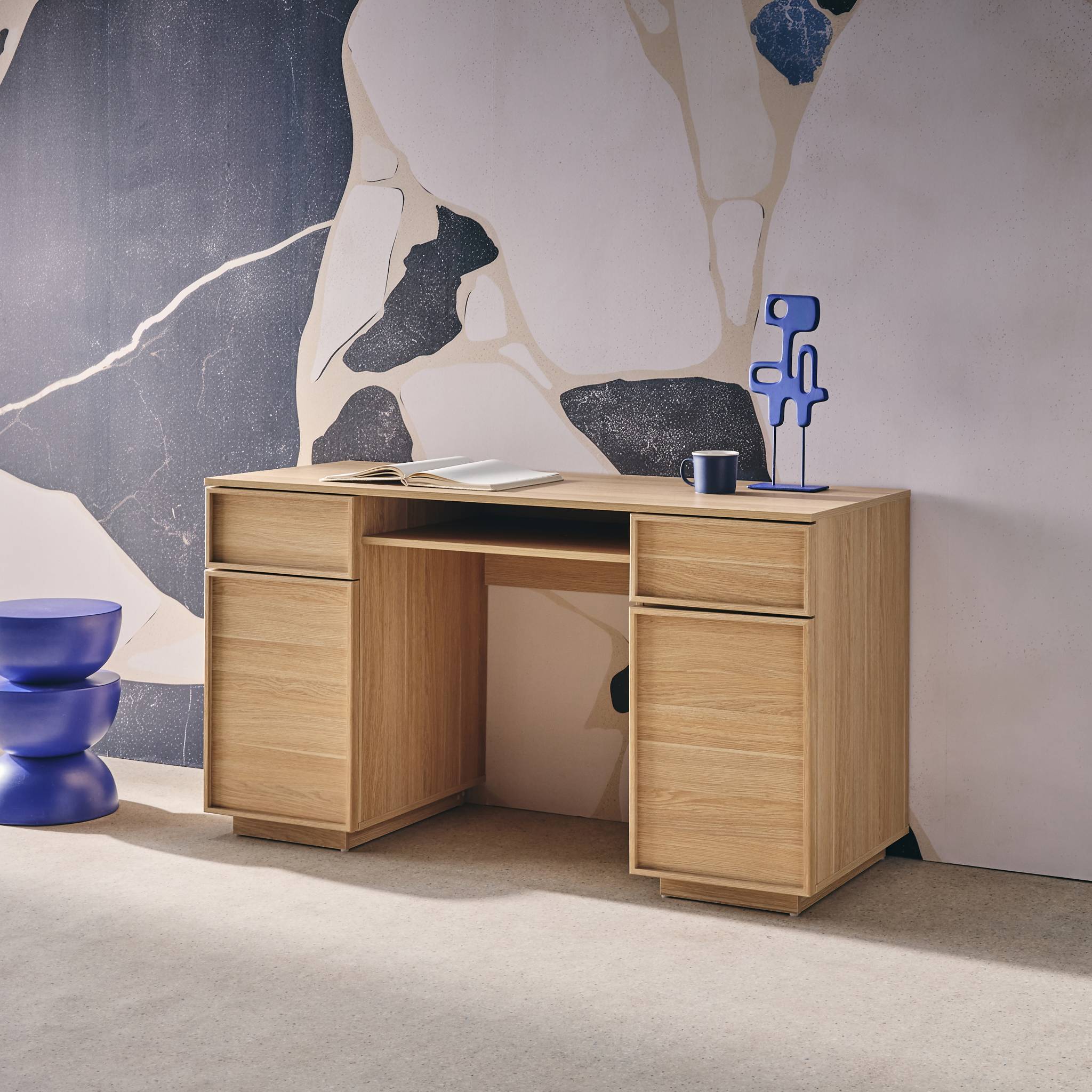 sweeek - Bureau houteffect bureau 2 deuren 2 laden 1 nis 140cm