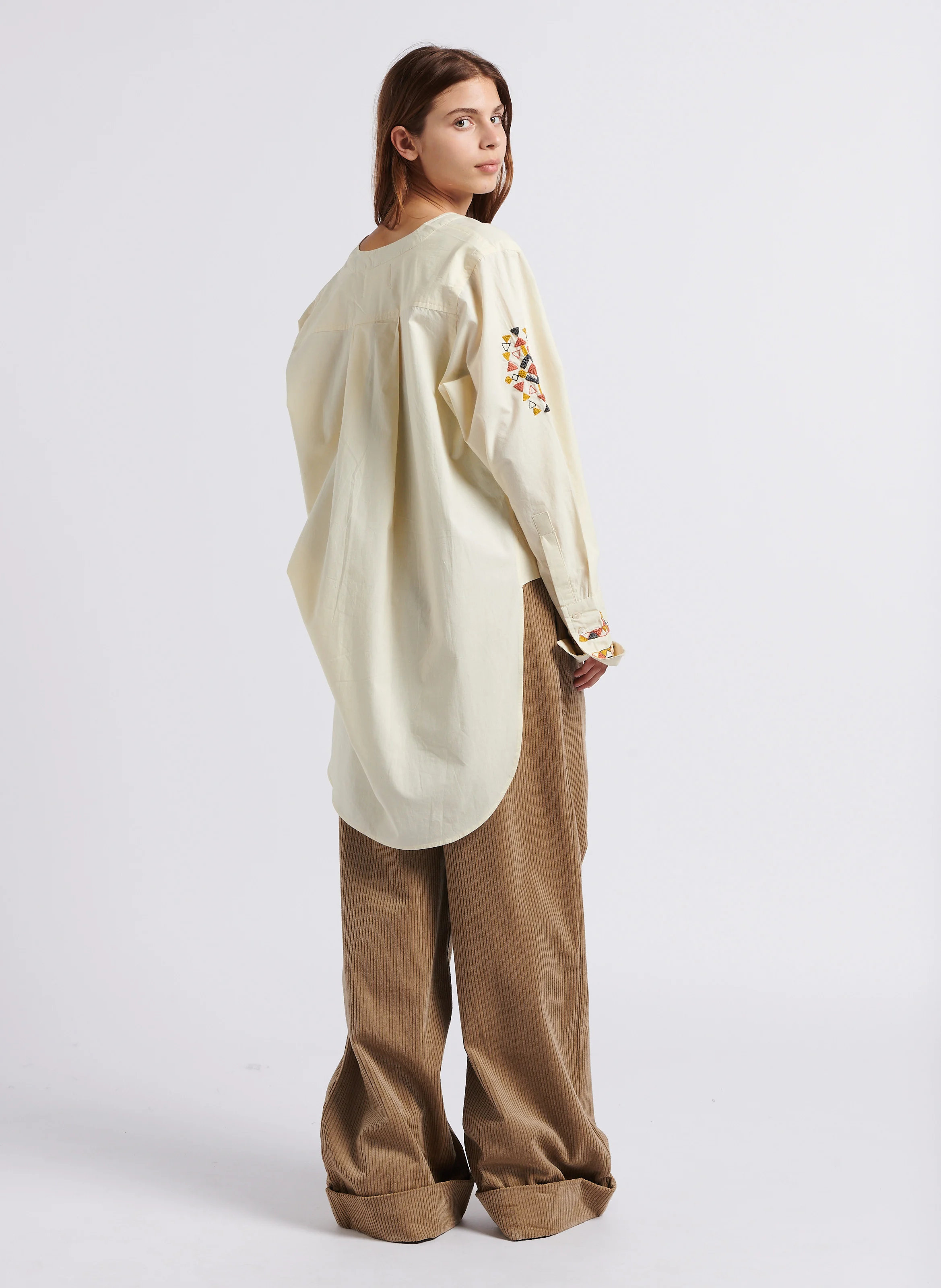 PLAYFUL - Blouse col V brodée en coton| Blanc