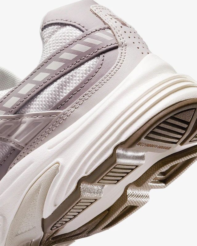 NIKE - WMNS Nike Initiator - Gel - Lage Sneakers Dames - Grijs