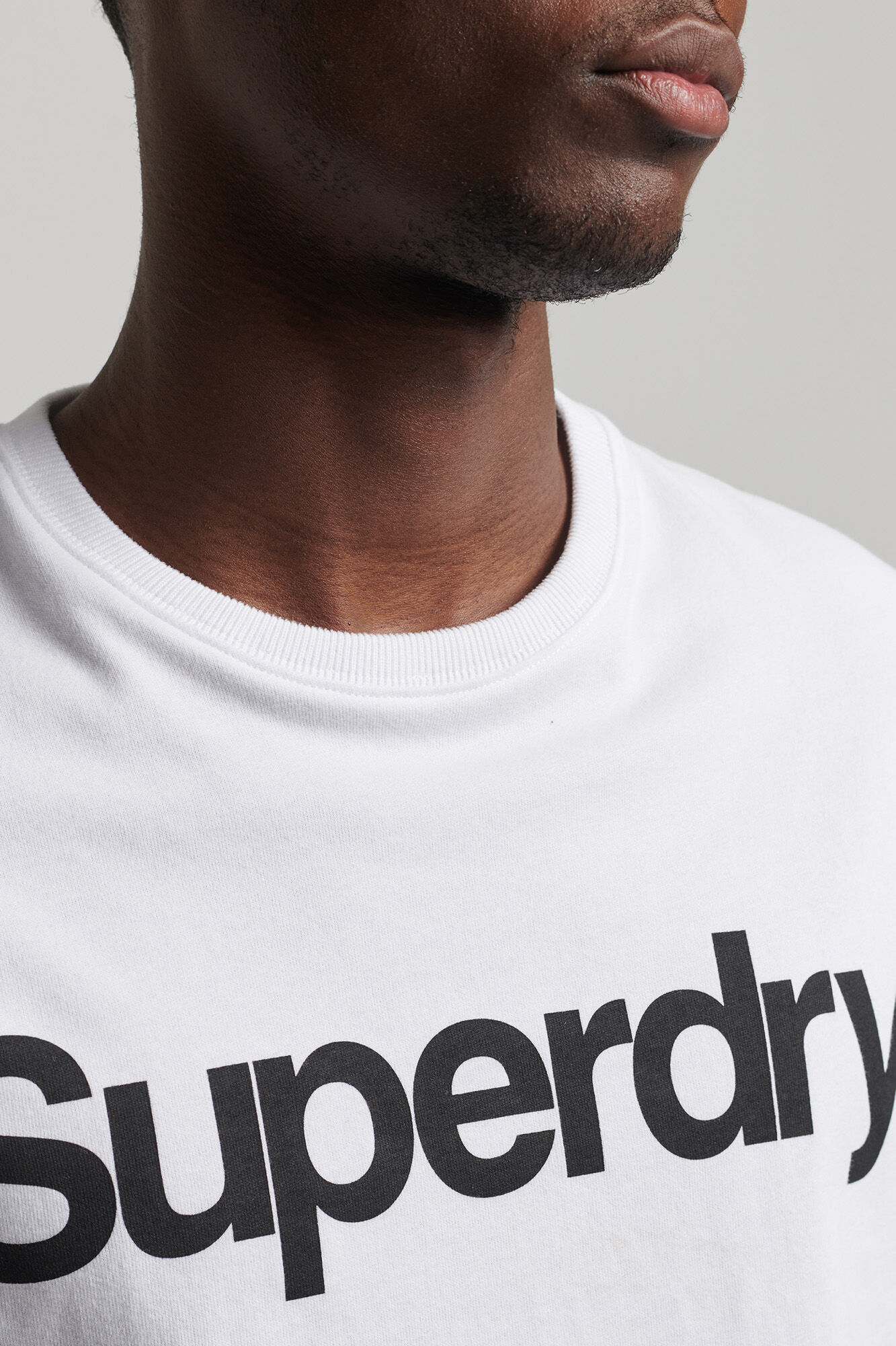 Camiseta de algodão orgânico com o logotipo da Core - branca