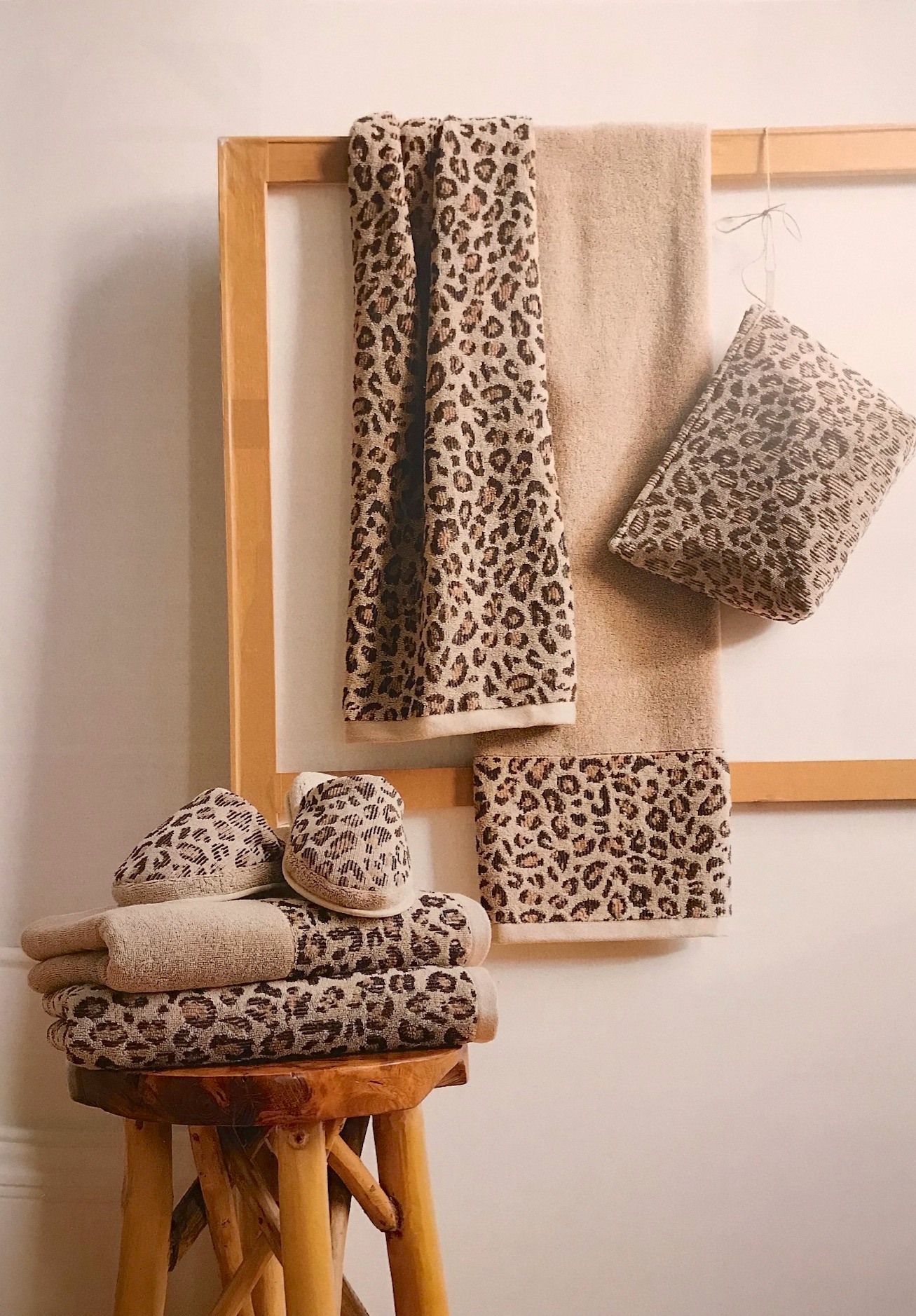 Accessoires Jaguar toilettas, slippers en handdoeken Badhanddoek Jaguar (set van 2)