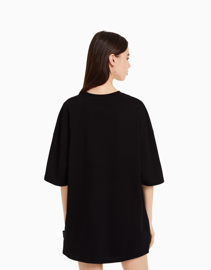 Camiseta de manga curta oversized com estampa BERSHKA ft. BIZARRAP