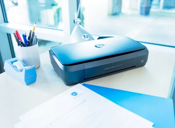 HP Officejet 200 Mobile Printer - Printer - farve - blækprinter - A4/Legal - 1200 x 1200 dpi - op til 20 spm (mono) / op til 19 spm (farve) - kapacitet: 50 ark - USB 2.0, USB vært, Wi-Fi