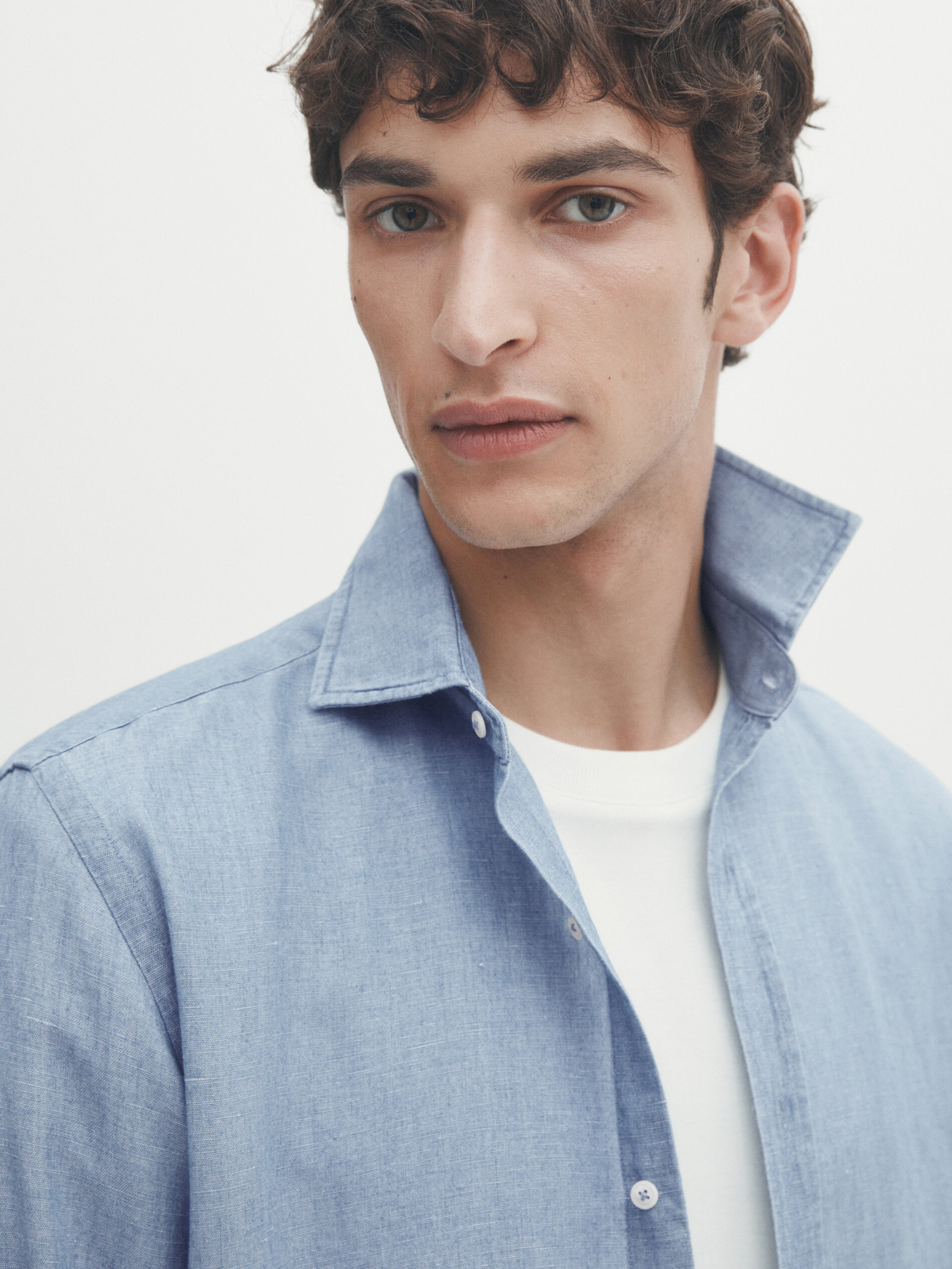 Camisa slim fit em cambraia - Azul Claro