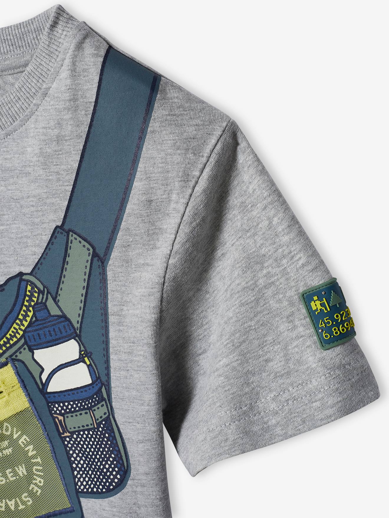 Camiseta infantil masculina com estampa de pochete, efeito ótico e bolso com zíper, na cor cinza mescla.