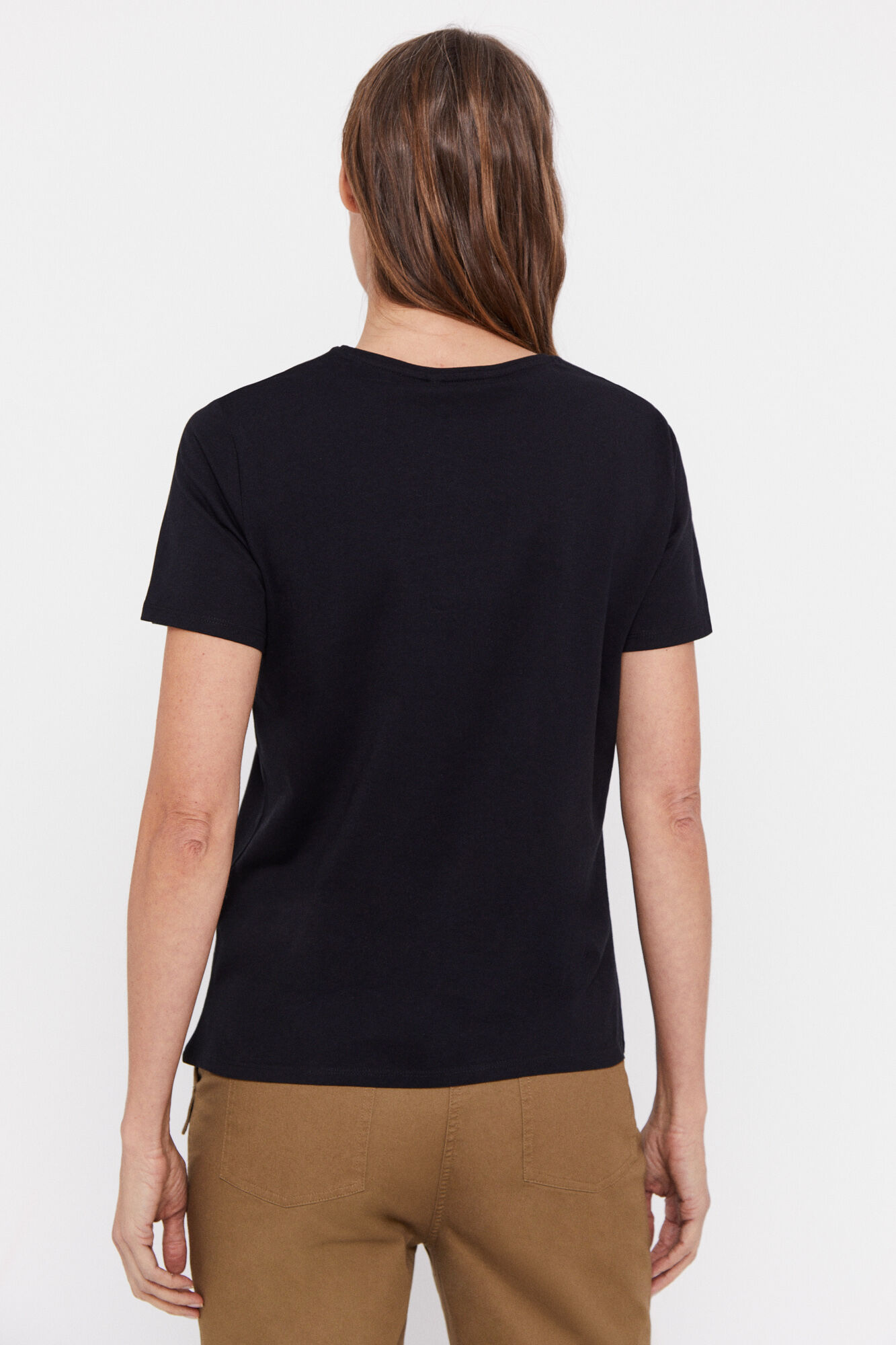 Camiseta com bordado floral - Preta