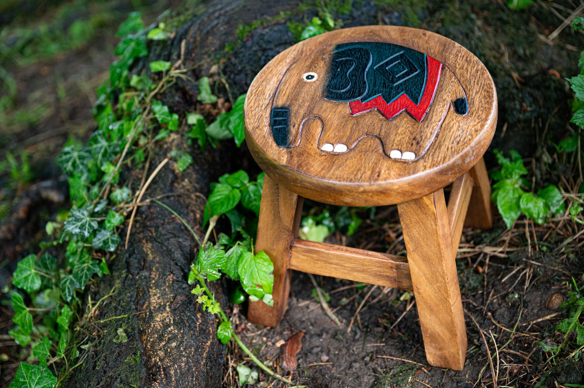 Massiver kleiner Elefanten-Hocker, natur, rot, schwarz, Ø 25 cm, H 25 cm von fischer's lagerhaus