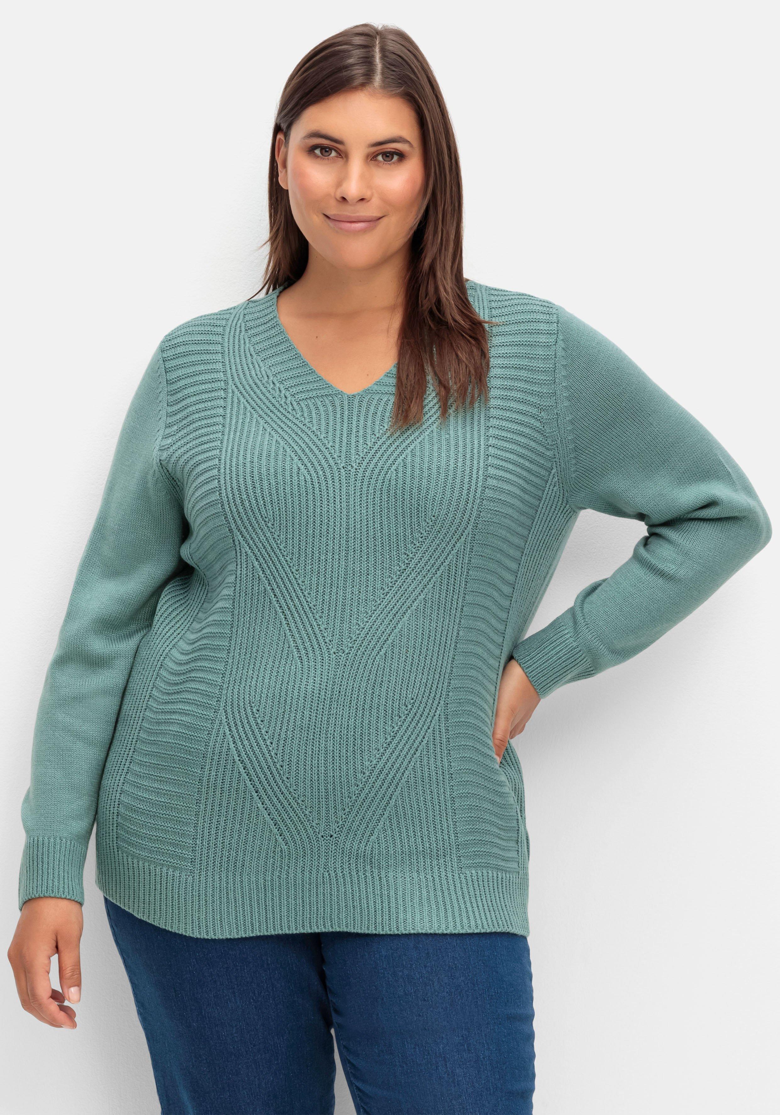 Pullover mit Zopfstrickmuster im Vorderteil