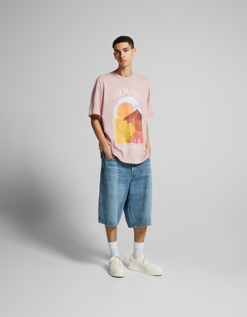 Camiseta de manga curta com estampa Marrakesh e modelagem quadrada
