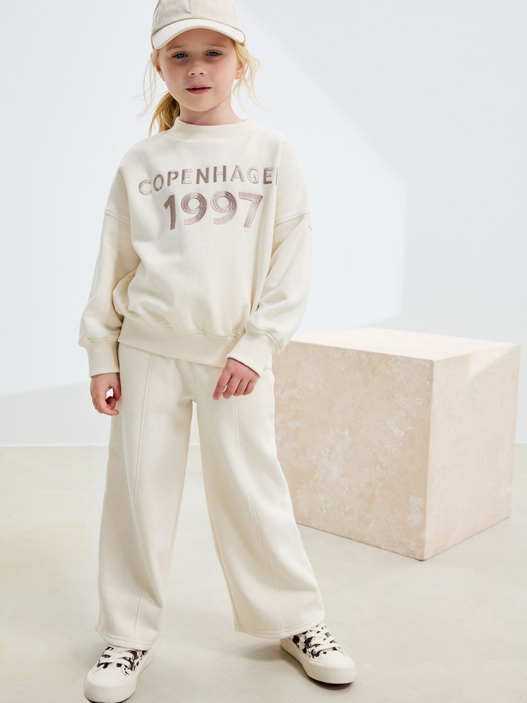 Ecru met slogan - Set van sweatshirt en joggingbroek met wijde pijpen (3-16jr)