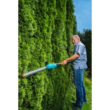Gardena 18V heggenschaar telescopisch THS 42 cm incl. accu   lader