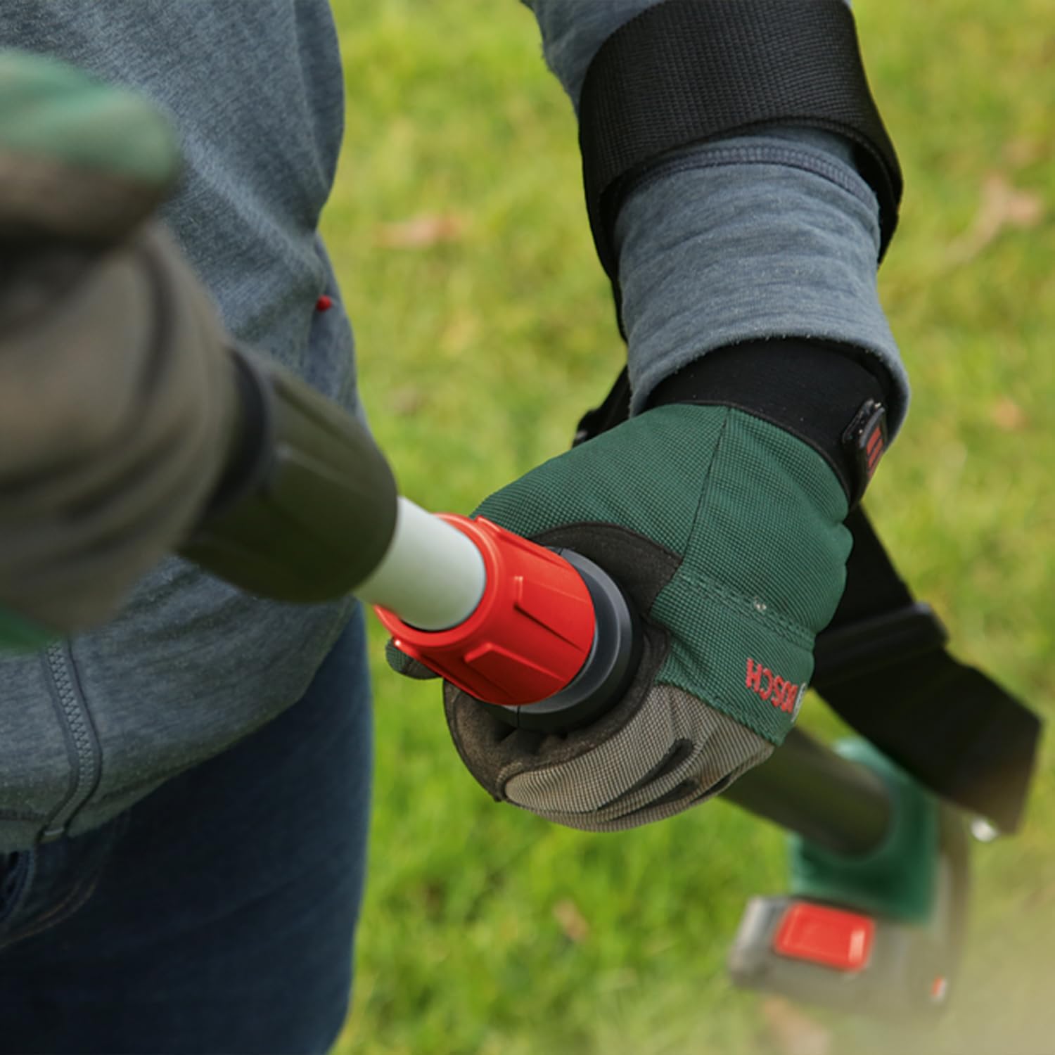 Bosch Home and Garden 06008B3170 Home and Garden UniversalChainPole 18 Cordless Telescopic Chainsaw with 18 V Lithium-Ion Battery