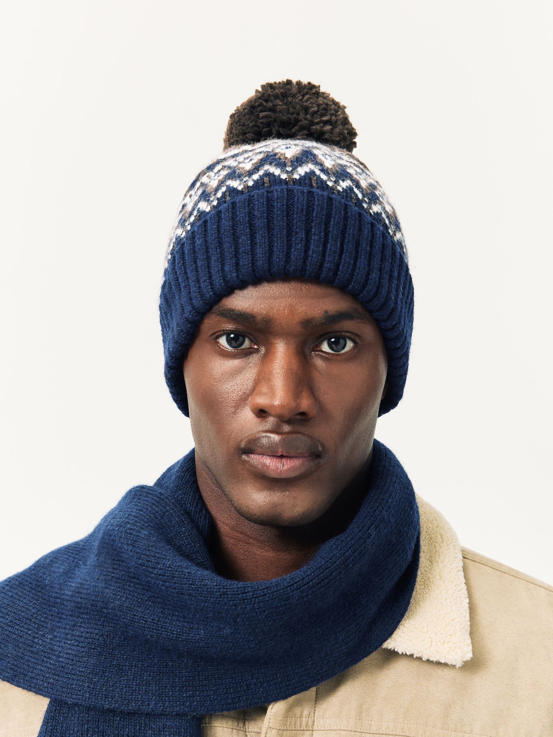 Marineblauw met fairislemotief - Bobble And Scarf Set