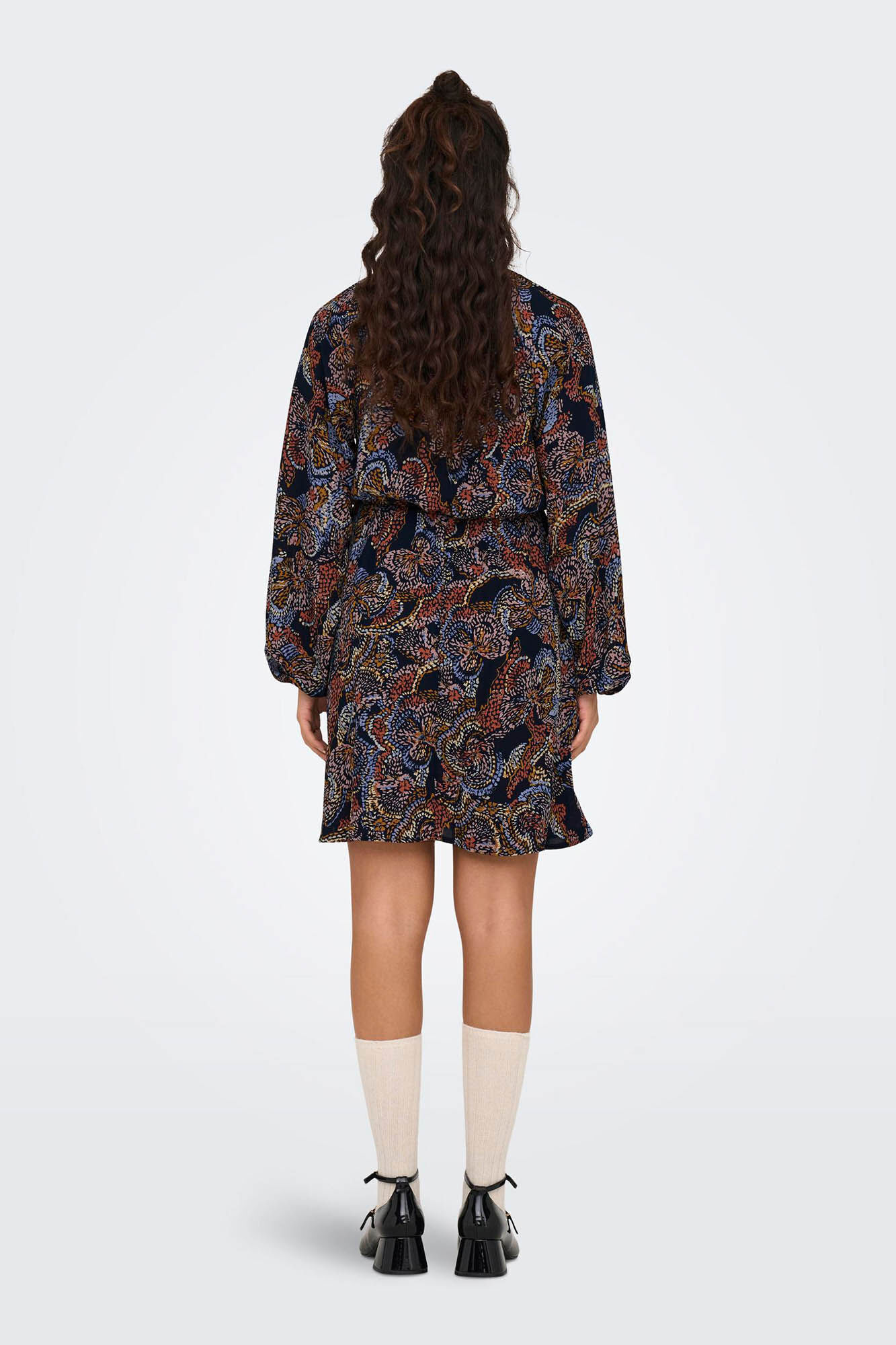 Vestido curto com laço