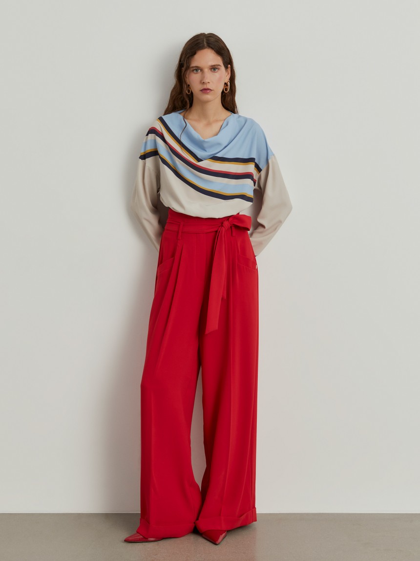 Blusa às riscas com drapeado